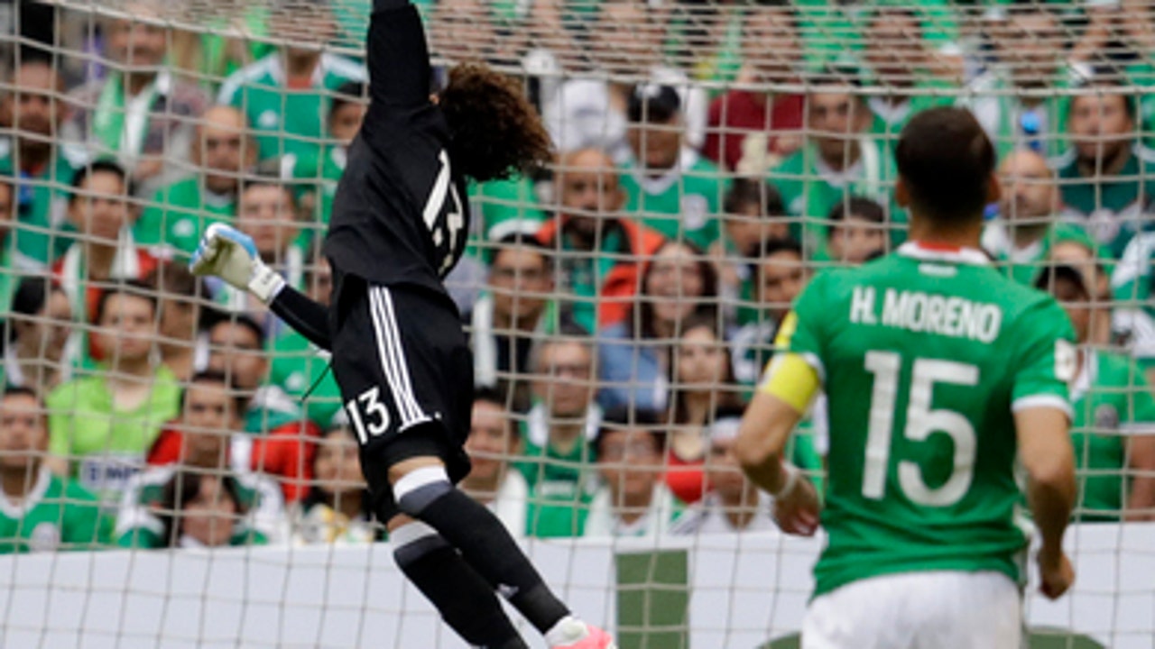 Bradley's stunning early goal helps US to 1-1 tie at Mexico